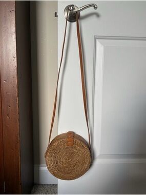 Round Woven Crossbody Bag in Tan with Leather Strap